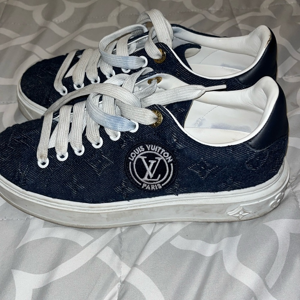 LOUIS VUITTON SNEAKERS Size 36.5